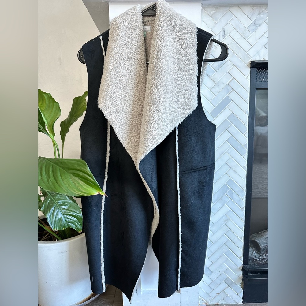 Black faux fur vest